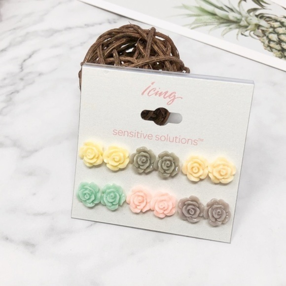 4/$25 Resin Flower Mix and Match Studs Set - Picture 1 of 2